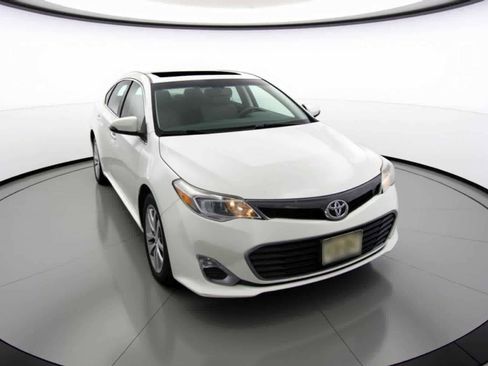 Used 2014 Toyota Avalon XLE Premium image 3