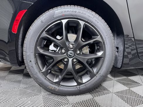 New 2026 Chrysler Pacifica Limited w/ S Appearance Package image 19