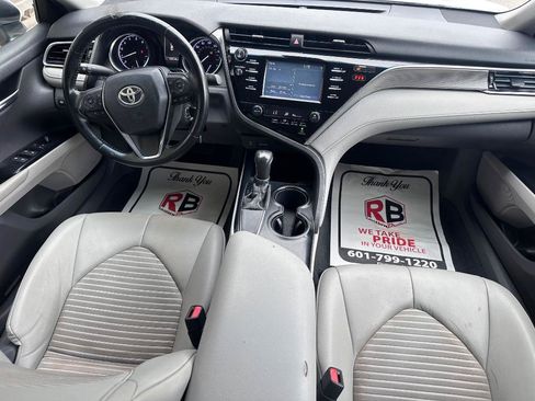 Used 2018 Toyota Camry SE FWD image 15