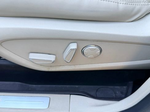 Used 2019 Lincoln MKC Select w/ Select Plus Package image 17