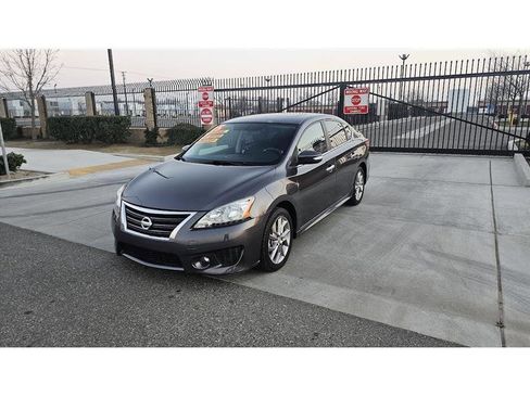 Used 2015 Nissan Sentra SR w/ SR Premium Package image 3