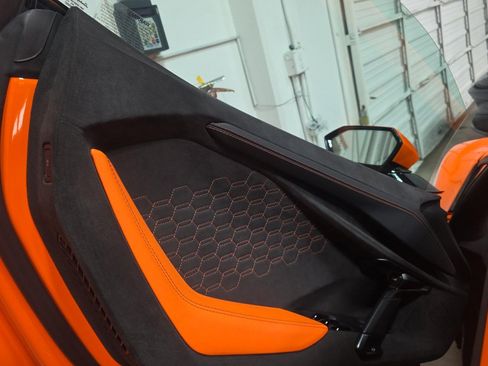 Used 2024 Lamborghini Revuelto AWD/4WD image 8