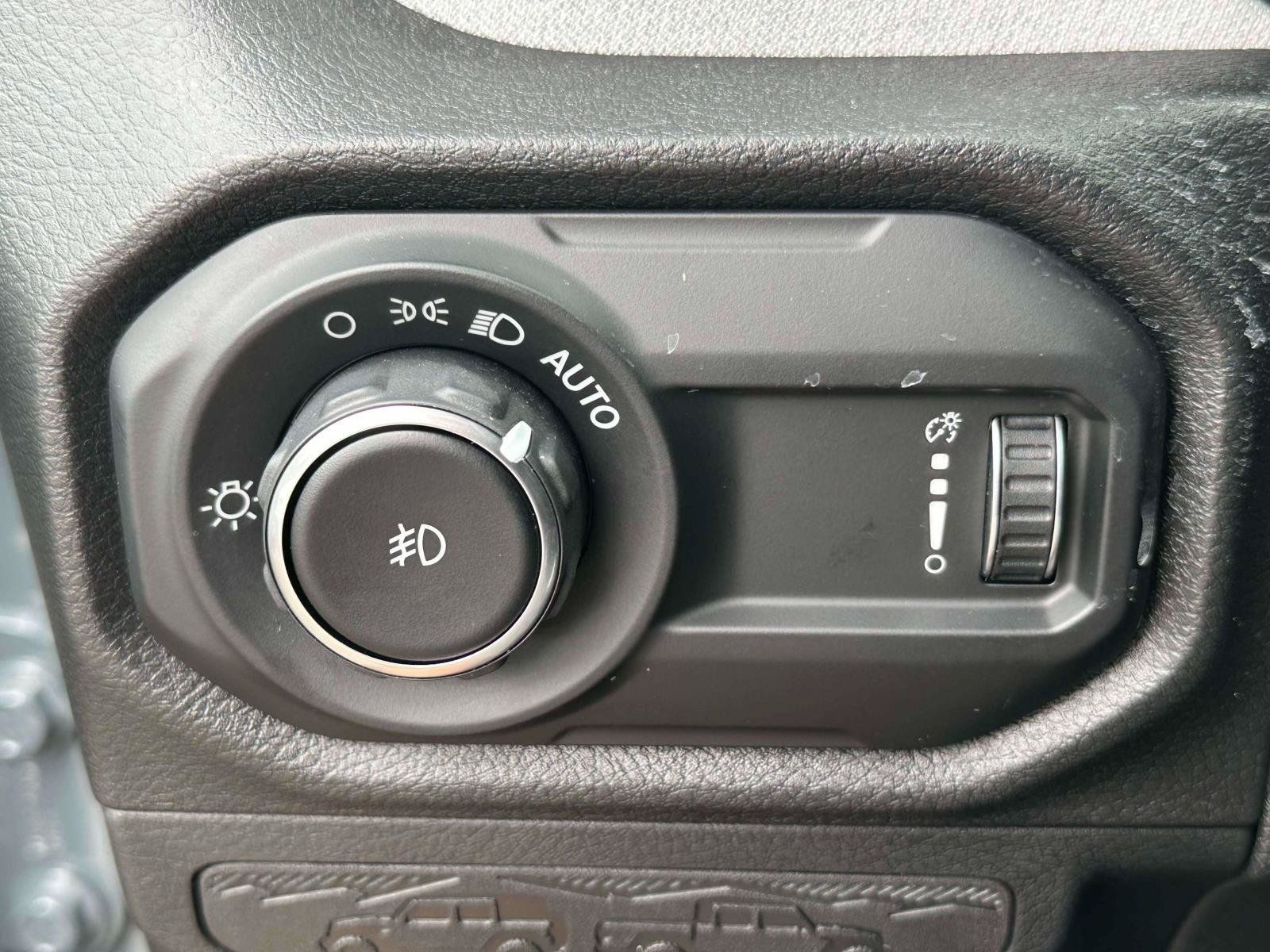 Used 2025 Jeep Wrangler Unlimited Sport AWD/4WD image 17