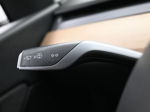 Used 2021 Tesla Model Y Long Range AWD/4WD image 19