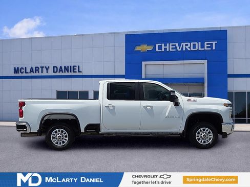 Used 2025 Chevrolet Silverado 2500 LT w/ Convenience Package AWD/4WD image 6