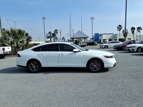 Certified 2023 Honda Accord EX image 9