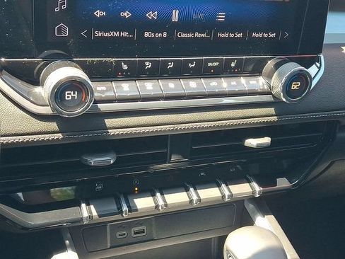 Used 2023 Chevrolet Colorado LT w/ LT Convenience Package II AWD/4WD image 17