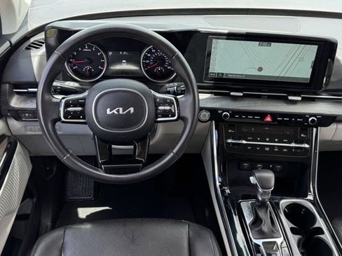Used 2024 Kia Carnival EX FWD image 12