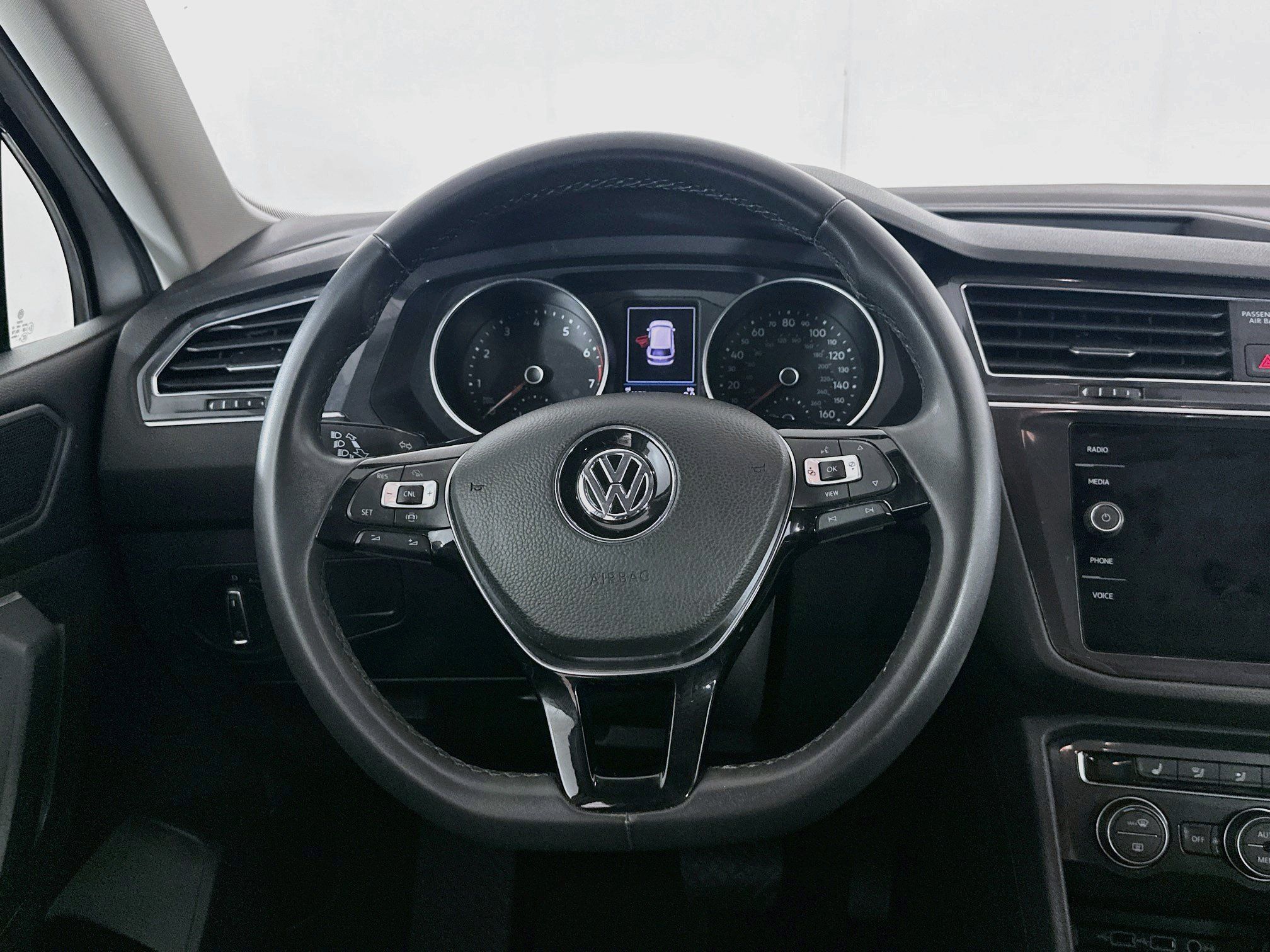 Used 2020 Volkswagen Tiguan SE FWD image 17