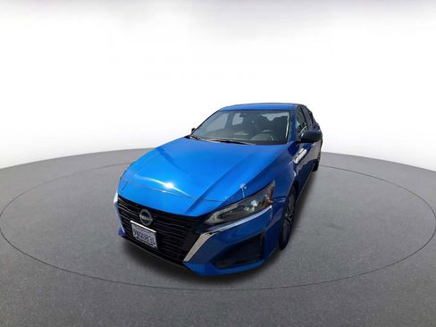 Used 2025 Nissan Altima 2.5 SV FWD image 7
