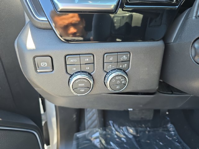Used 2026 GMC Sierra 1500 SLT w/ SLT Convenience Package AWD/4WD image 28