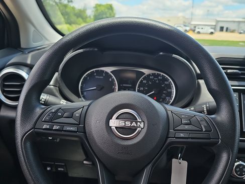 Used 2025 Nissan Versa S FWD image 21