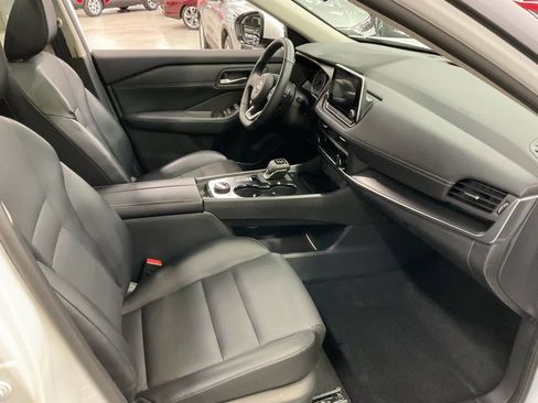 Used 2024 Nissan Rogue SV w/ SV Premium Package image 19