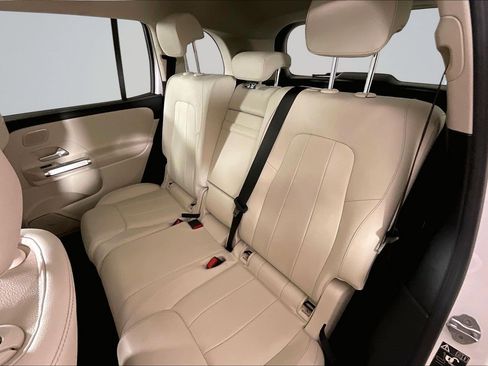 Used 2021 Mercedes-Benz GLB 250 4MATIC image 26