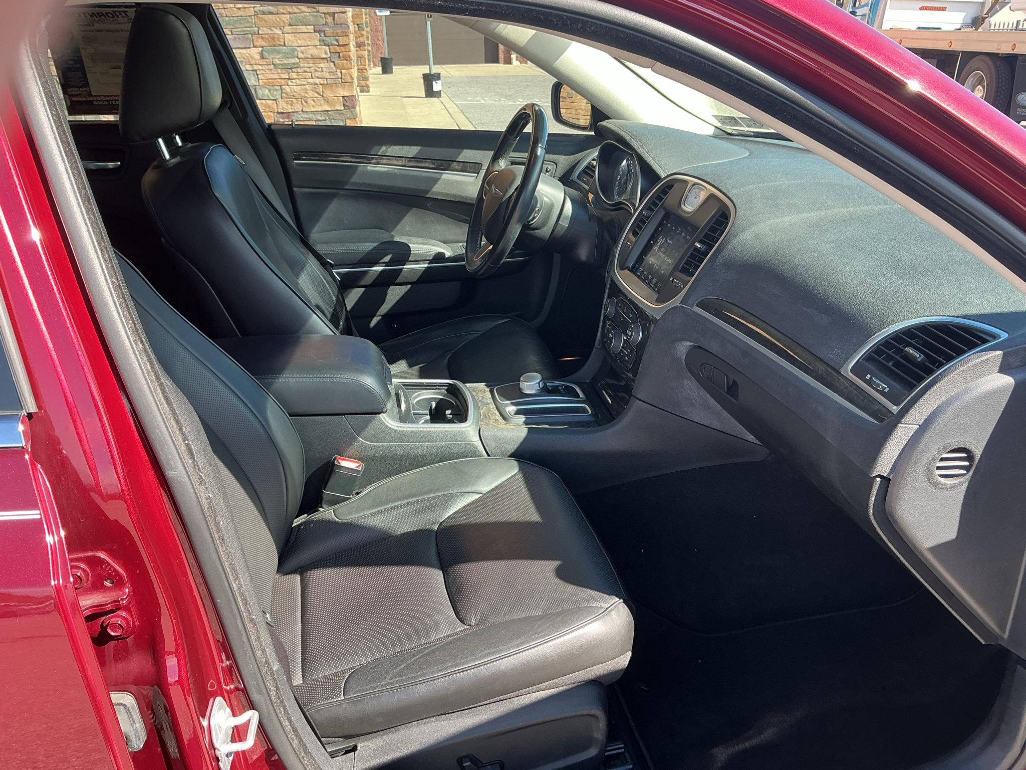 Used 2019 Chrysler 300 Limited AWD/4WD image 19