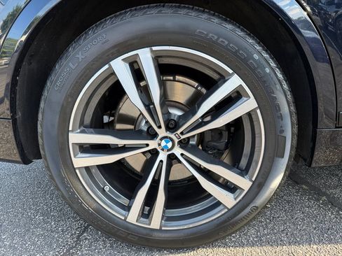Certified 2025 BMW X7 xDrive40i w/ M Sport Package AWD/4WD image 17