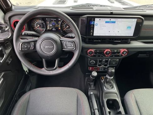 Used 2024 Jeep Gladiator Rubicon AWD/4WD image 10
