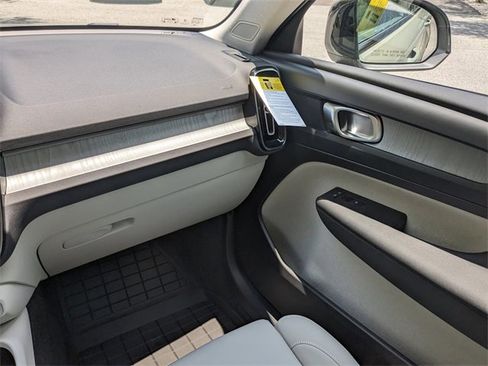 New 2025 Volvo XC40 B5 Plus w/ Protection Package Premier image 18