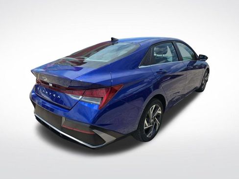 Used 2025 Hyundai Elantra SEL FWD image 4