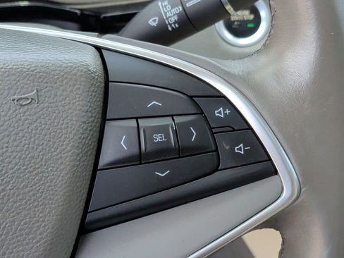 Used 2017 Cadillac XT5 Luxury w/ Driver Awareness Package FWD image 18