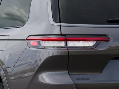 New 2026 Jeep Grand Cherokee L Summit w/ Obsidian Package AWD/4WD image 9