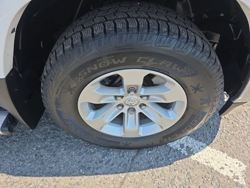 Used 2019 RAM 1500 Laramie AWD/4WD image 40
