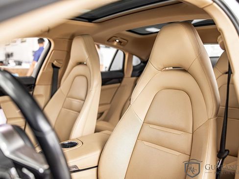 Used 2018 Porsche Panamera 4 AWD/4WD image 18