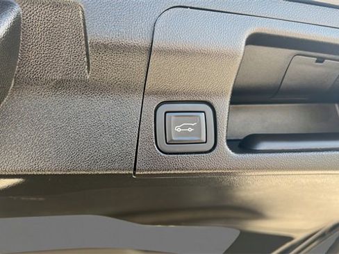 Used 2023 GMC Acadia SLE w/ Driver Convenience Package image 22