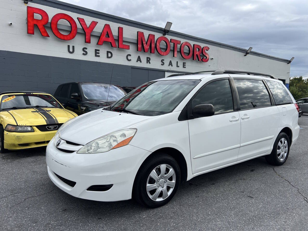 Used 2008 Toyota Sienna CE FWD image 1