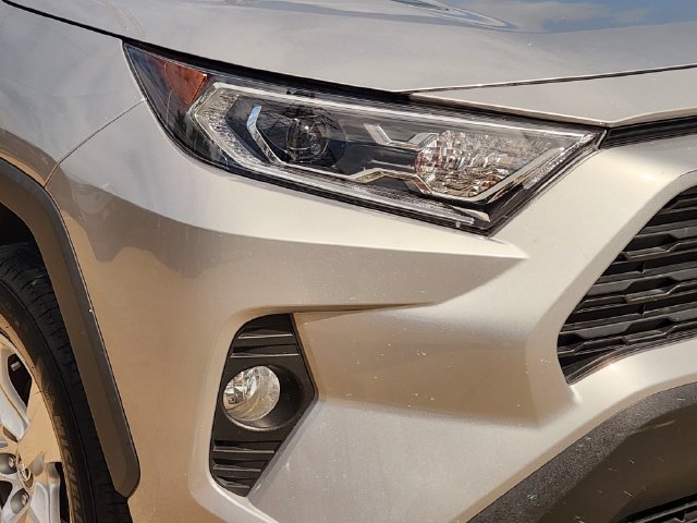 Used 2020 Toyota RAV4 XLE w/ Convenience Package AWD/4WD image 6