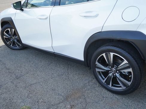 Used 2019 Lexus UX 200 FWD image 6