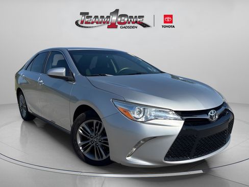 Used 2016 Toyota Camry SE w/ Moonroof Package FWD image 1