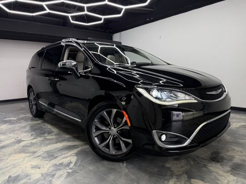Used 2018 Chrysler Pacifica Limited w/ Advanced Safetytec Group image 7