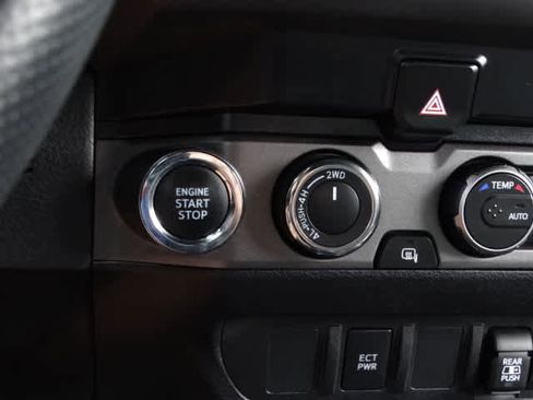 Used 2023 Toyota Tacoma TRD Off-Road image 31