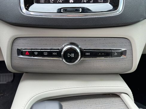 Used 2025 Volvo XC90 T8 Plus w/ Protection Package Premier AWD/4WD image 27
