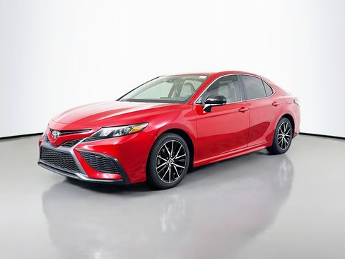 Used 2021 Toyota Camry SE image 4
