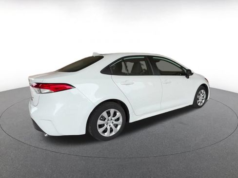 Used 2025 Toyota Corolla LE FWD image 14