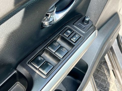 Used 2020 Nissan Titan SV w/ SV Convenience Package RWD image 18