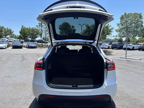 Used 2022 Tesla Model Y Performance AWD/4WD image 9