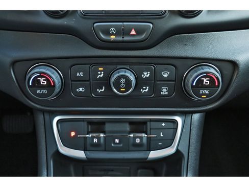 Used 2024 GMC Terrain SLT image 19