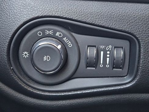 Used 2021 Jeep Renegade Limited w/ Sun & Sound Group image 22