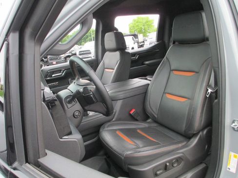 Used 2024 GMC Sierra 1500 AT4 w/ Technology Package AWD/4WD image 19