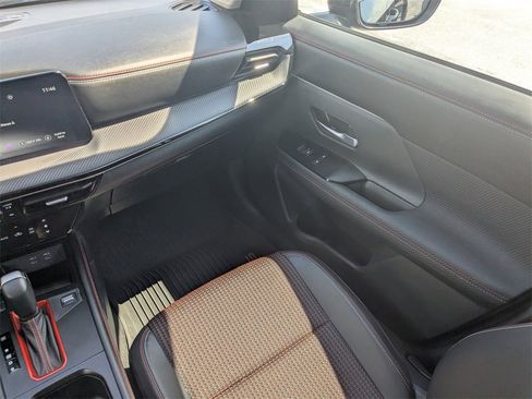 Used 2025 Nissan Kicks SR image 18