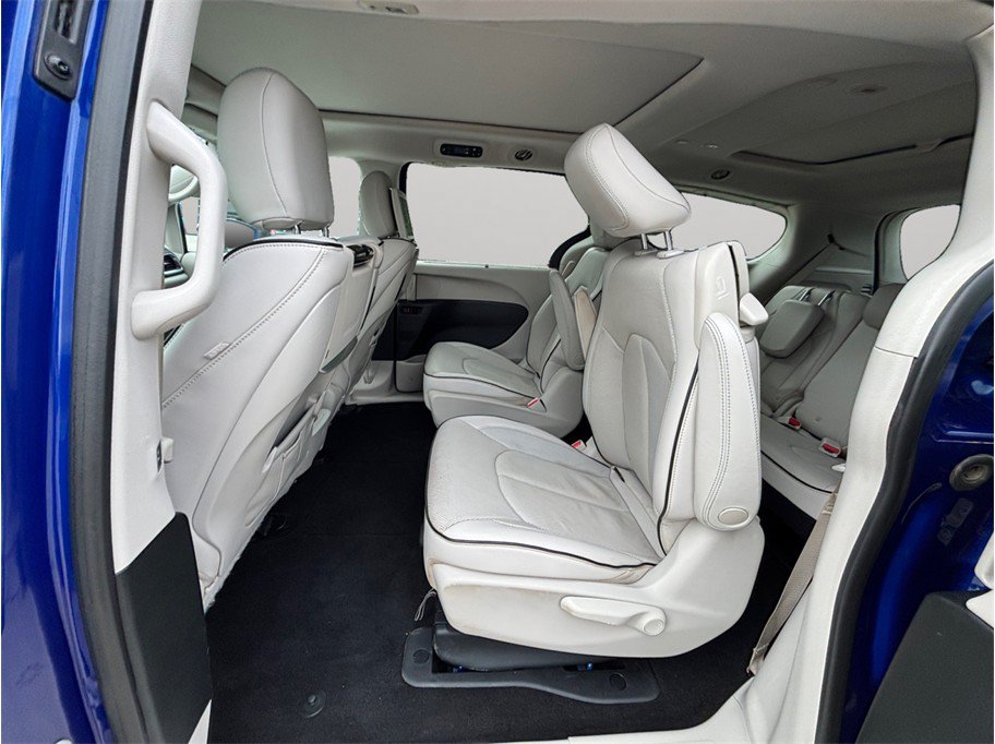 Used 2018 Chrysler Pacifica Limited FWD image 35