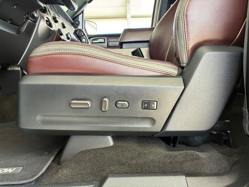 Used 2017 Ford Expedition Platinum RWD image 16