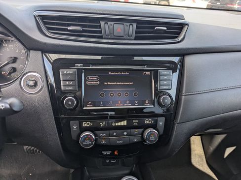 Used 2020 Nissan Rogue SV AWD/4WD image 15