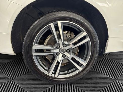 Used 2019 Volvo XC60 T6 Momentum w/ Advanced Package AWD/4WD image 33
