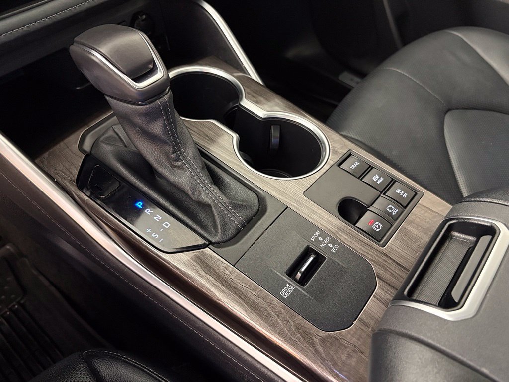 Used 2024 Toyota Highlander Limited AWD/4WD image 29