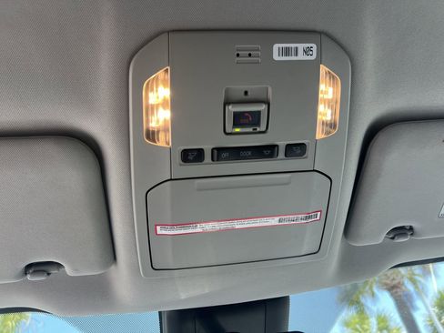 Used 2023 Toyota Highlander L AWD/4WD image 28