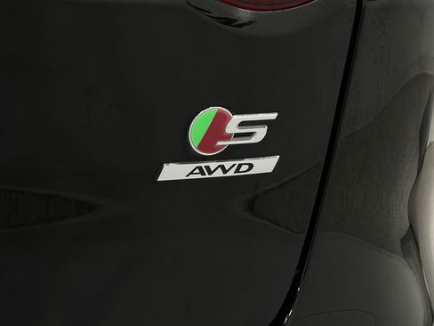 Used 2018 Jaguar F-PACE S image 41